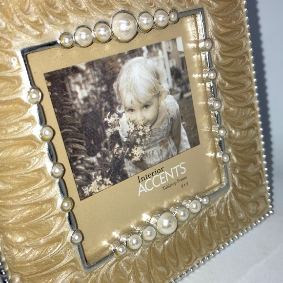 Lot of 3 clear rhinestones pearls yellow enamel tabletop picture frames - Picture 5 of 8